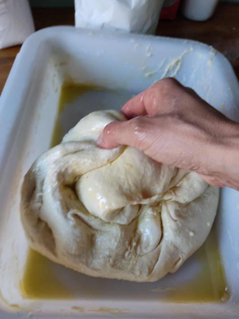 Pizzateig - Olivenöl einarbeiten