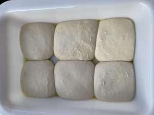 6 Pizzateigballen in Teigwanne