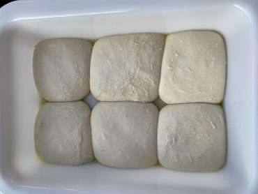 6 Pizzateigballen in Teigwanne