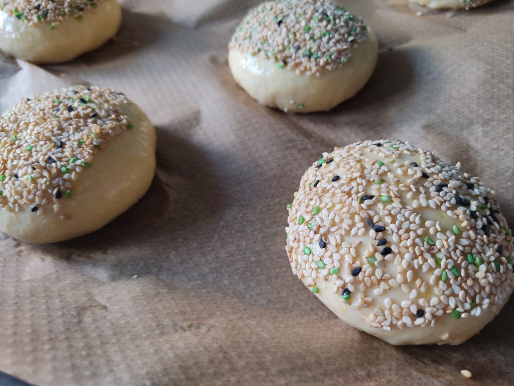 Burger-Buns vor dem Backen