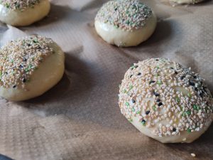 Burger-Buns vor dem Backen
