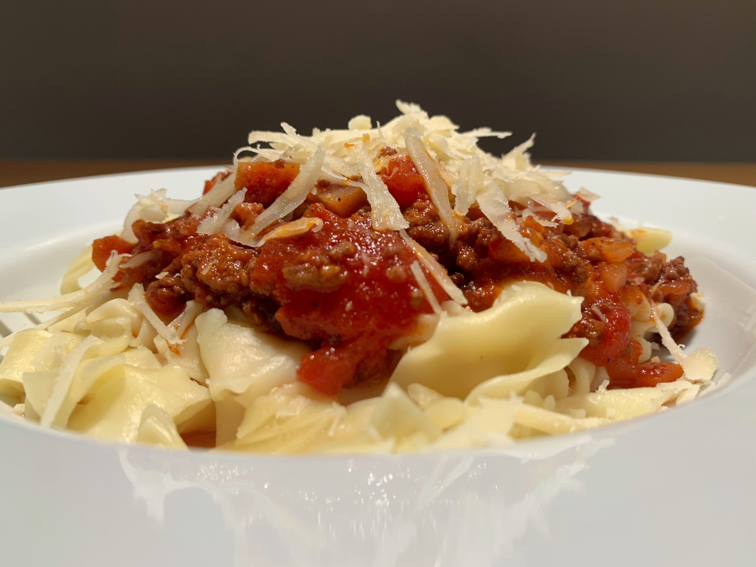 fertige Pasta Bolognese auf dem Teller