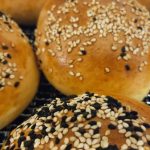 Burger-Bun mit Sesam